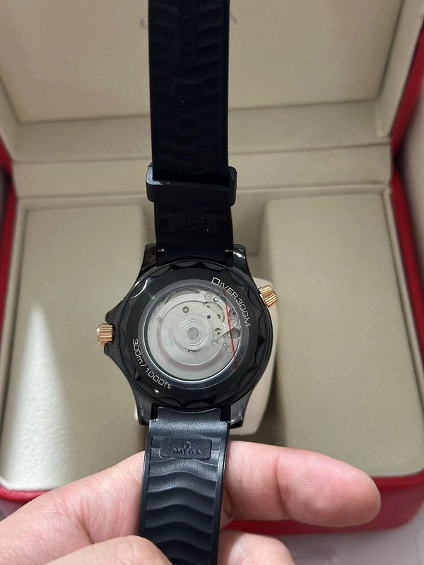 Diver 300M 43.5 mm, Black Ceramic on Rubber Strap Watch