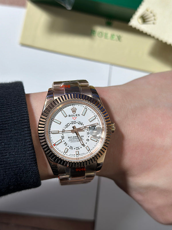 18k Rose Gold With a White Dial Watch