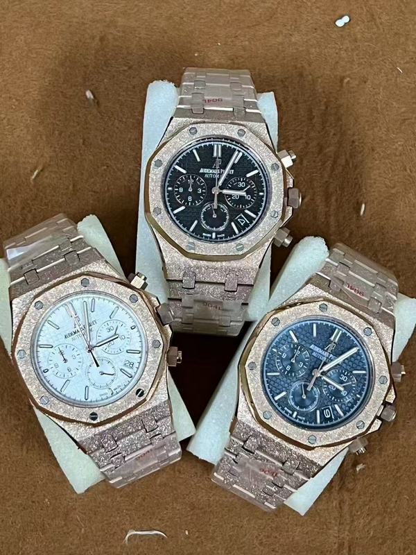 41mm Blue dial Hammered 18K white gold Men's Watch