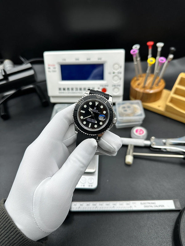 Yacht-Master 42 in 18 ct White Gold with a Black Dial Watch