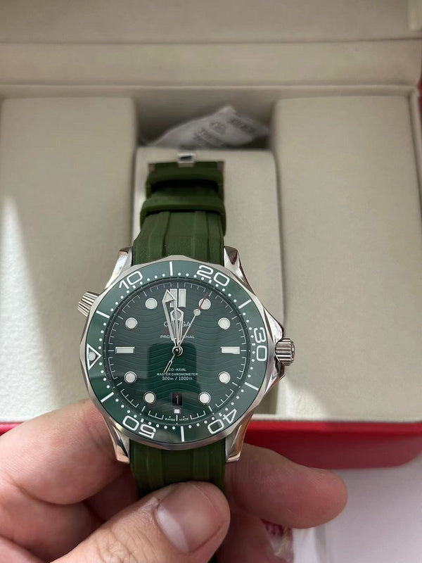 Diver 300M Stainless Steel Watch With Green Ceramic Rubber Strap Dial Watch