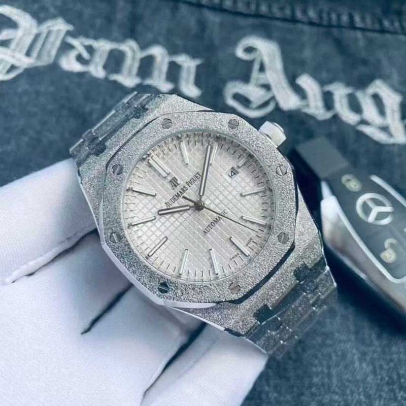 41mm Blue dial Hammered 18K white gold Men's Watch