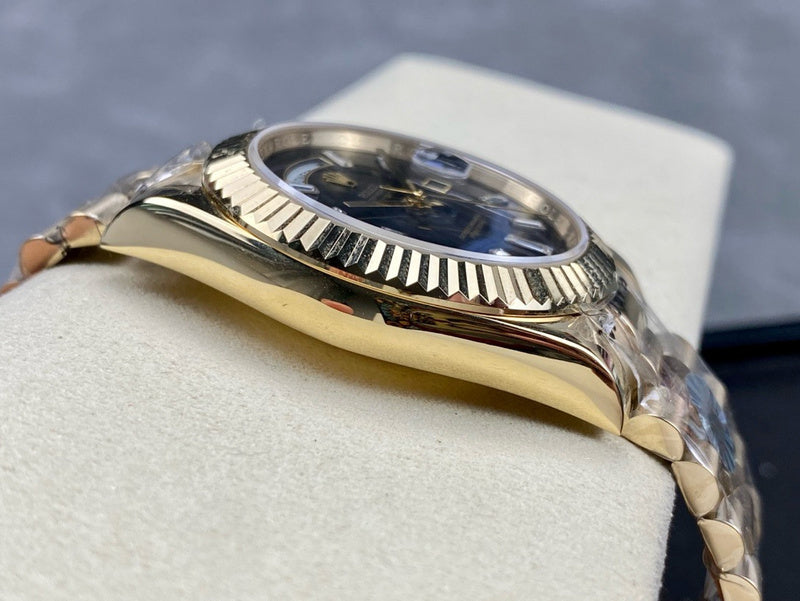 Yellow Gold With Black Onyx Dial Watch