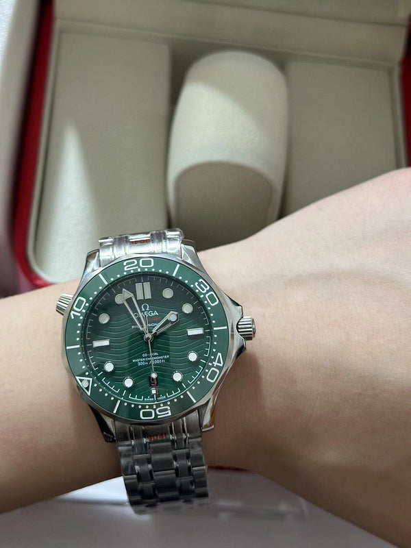 Diver 300M 42 mm Polished Green Ceramic Bezel & Dial Watch