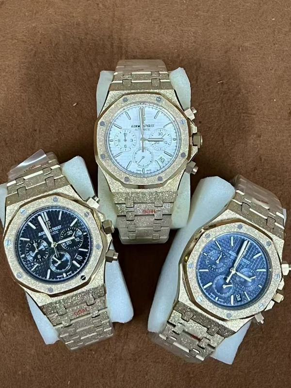 41mm Blue dial Hammered 18K white gold Men's Watch