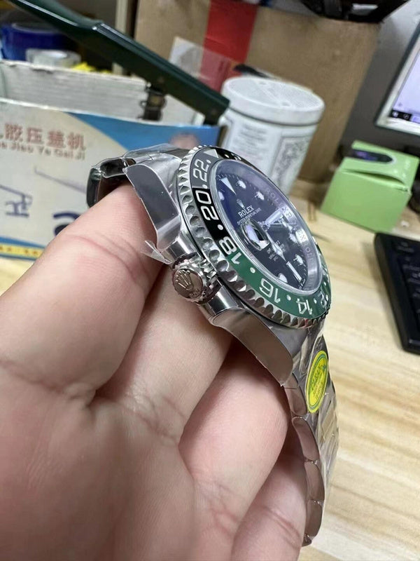 GMT-Master II 40 mm with a Black & Green Cerachrom