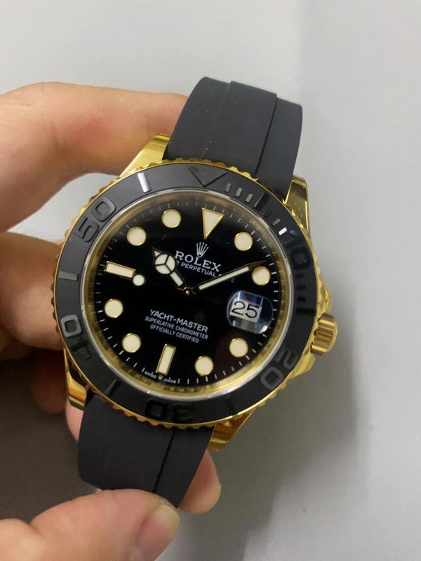 Yacht-Master 42 in 18 ct yellow gold featuring a black Cerachrom bezel and an Oysterflex bracelet Watch