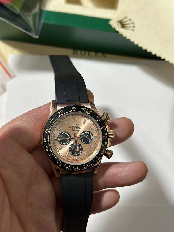 Cosmograph Daytona Everose Gold with Black Cerachrom Bezel & Oysterflex Strap Watch