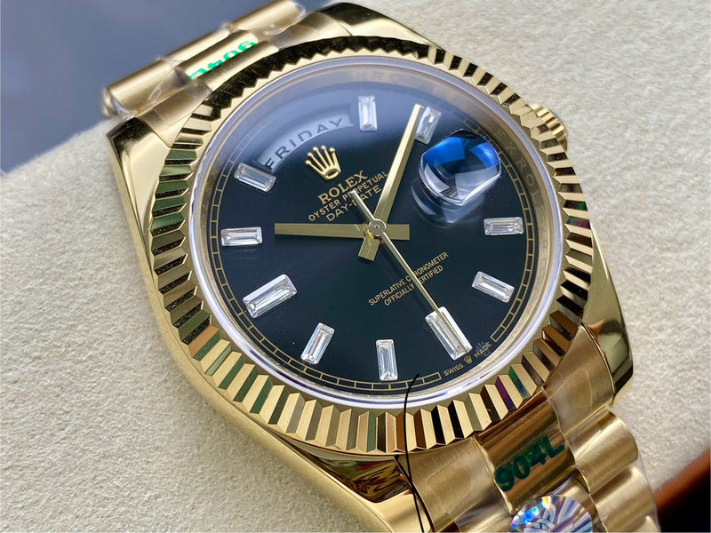 18 ct Everose gold with diagonal motif chocolate dial Watch