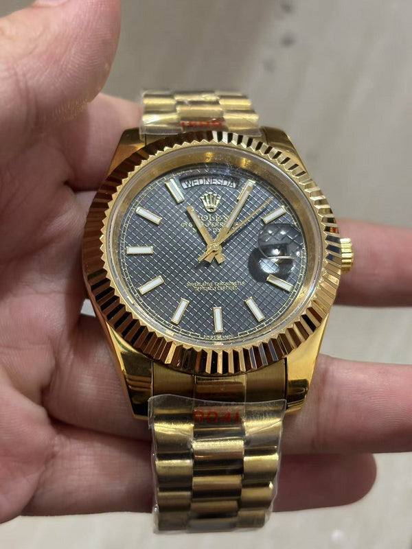 Sky-Dweller Bright Black Dial, Yellow Rolesor, 42.0 mm Watch