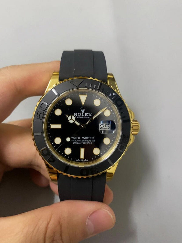 Yacht-Master 42 in 18 ct yellow gold featuring a black Cerachrom bezel and an Oysterflex bracelet Watch