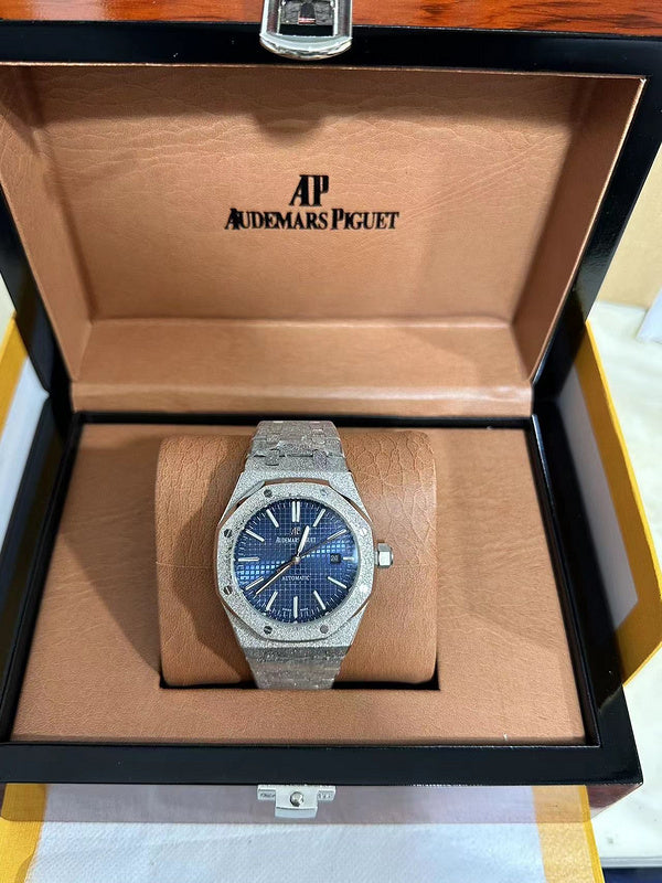 41mm Blue dial Hammered 18K white gold Men's Watch