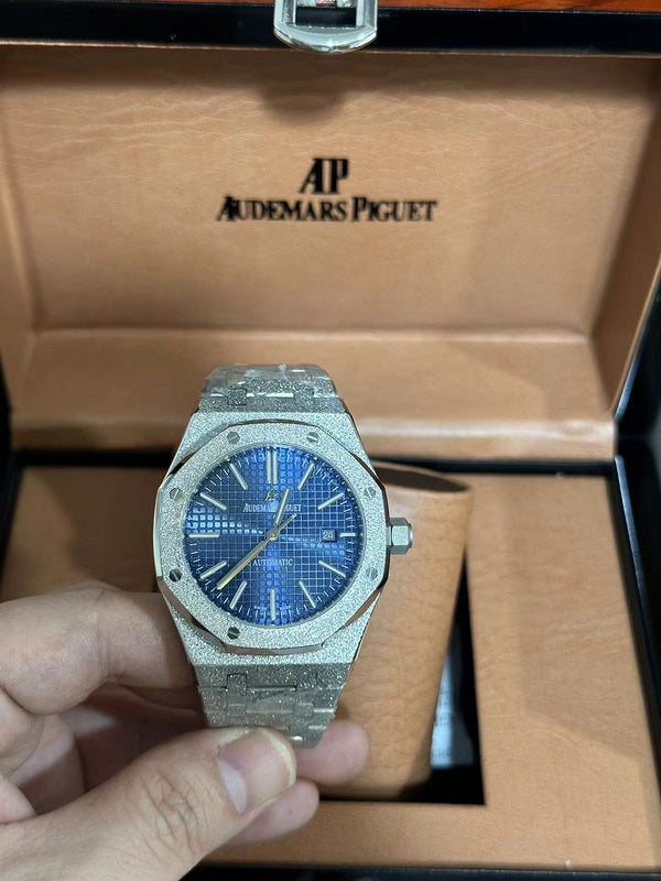 41mm Blue dial Hammered 18K white gold Men's Watch