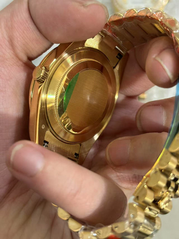 Champagne Dial, 18 kt Yellow Gold, 40.0 mm Watch