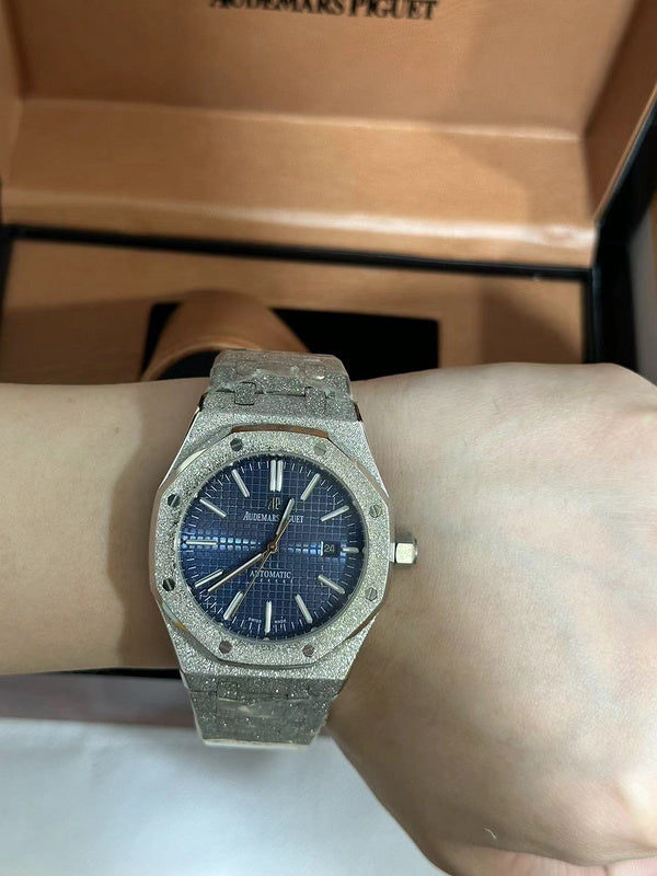 41mm Blue dial Hammered 18K white gold Men's Watch