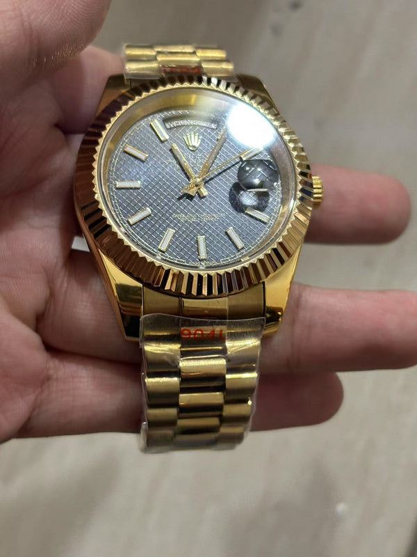 Sky-Dweller Bright Black Dial, Yellow Rolesor, 42.0 mm Watch