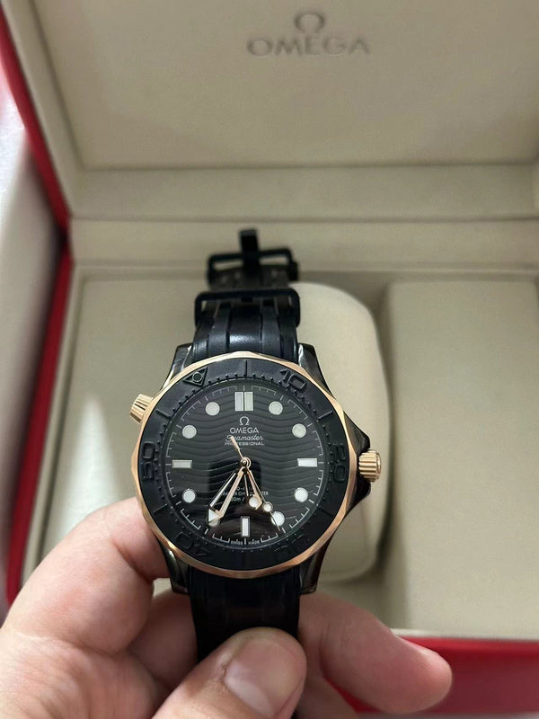 Diver 300M 43.5 mm, Black Ceramic on Rubber Strap Watch
