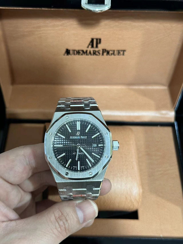 Black Dial with "Grande Tapisserie" Pattern Watch