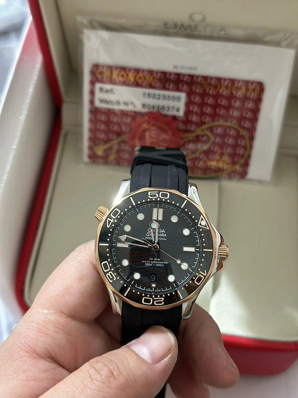 Diver 300M Black Dial 18K Yellow Gold 42.0 mm Rubber Strap Watch