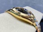 18 ct Everose gold with diagonal motif chocolate dial Watch
