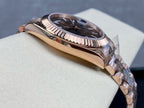 18 ct Everose gold with diagonal motif chocolate dial Watch