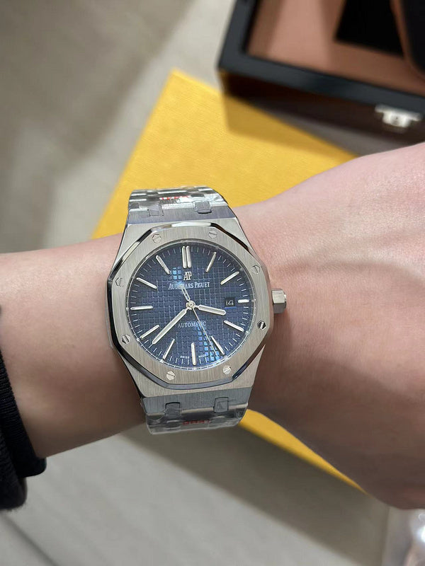 41mm Stainless Steel Case & Bracelet Watch